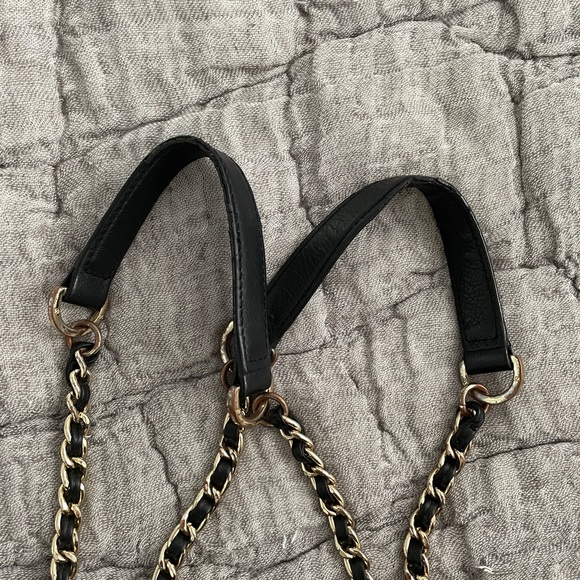 Black and Gold Tory Burch Handbag - Picture 4 of 4